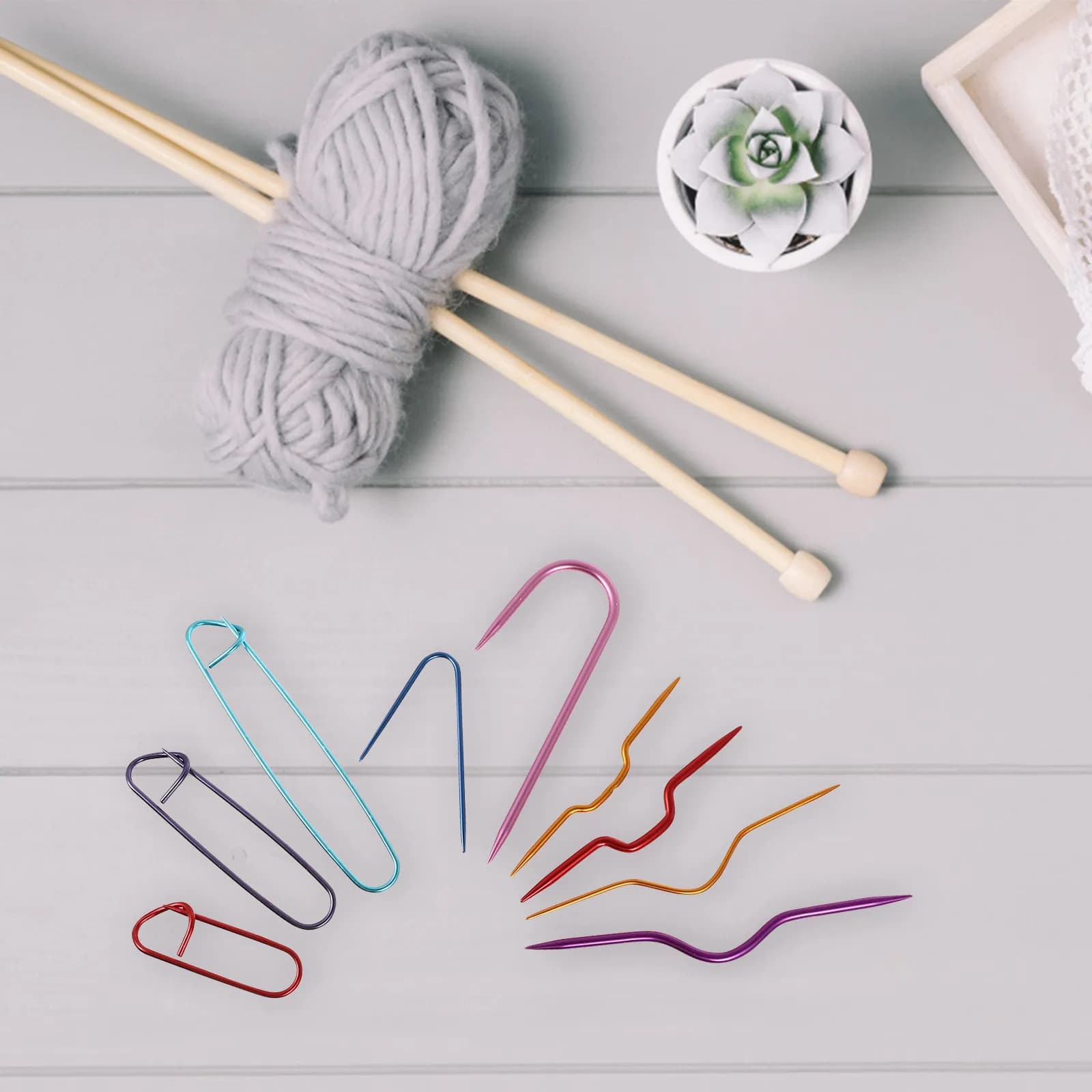Set di 9 Utensili per Lavoro a Maglia: Ferri da Maglia, Fermapunti, Ganci per Maglioni, Aghi per Cucito e Progetti Creativi
