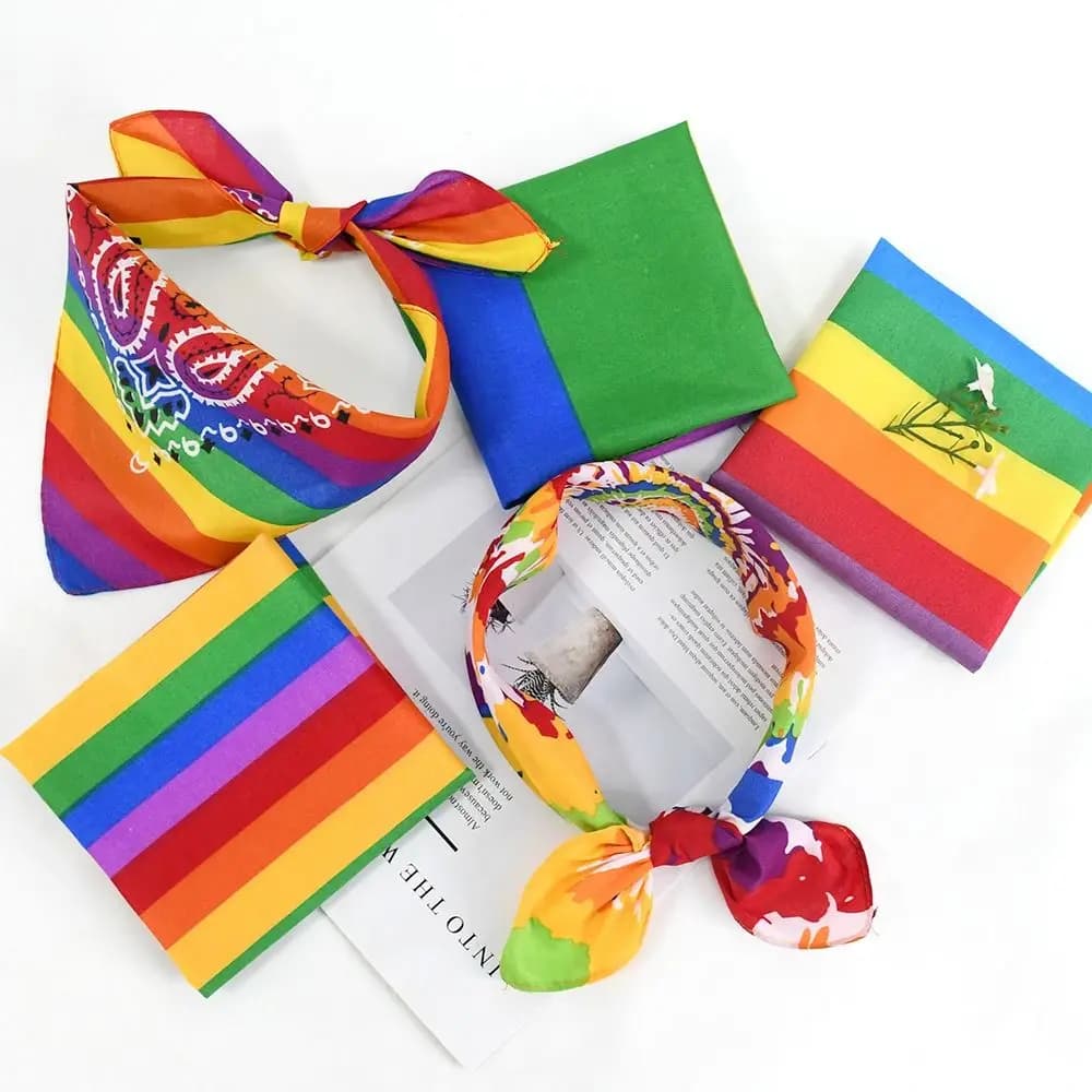 Fazzoletto da taschino fashionable for the Festival dell'Orgoglio, rainbow colored bandana, lesbian tie
