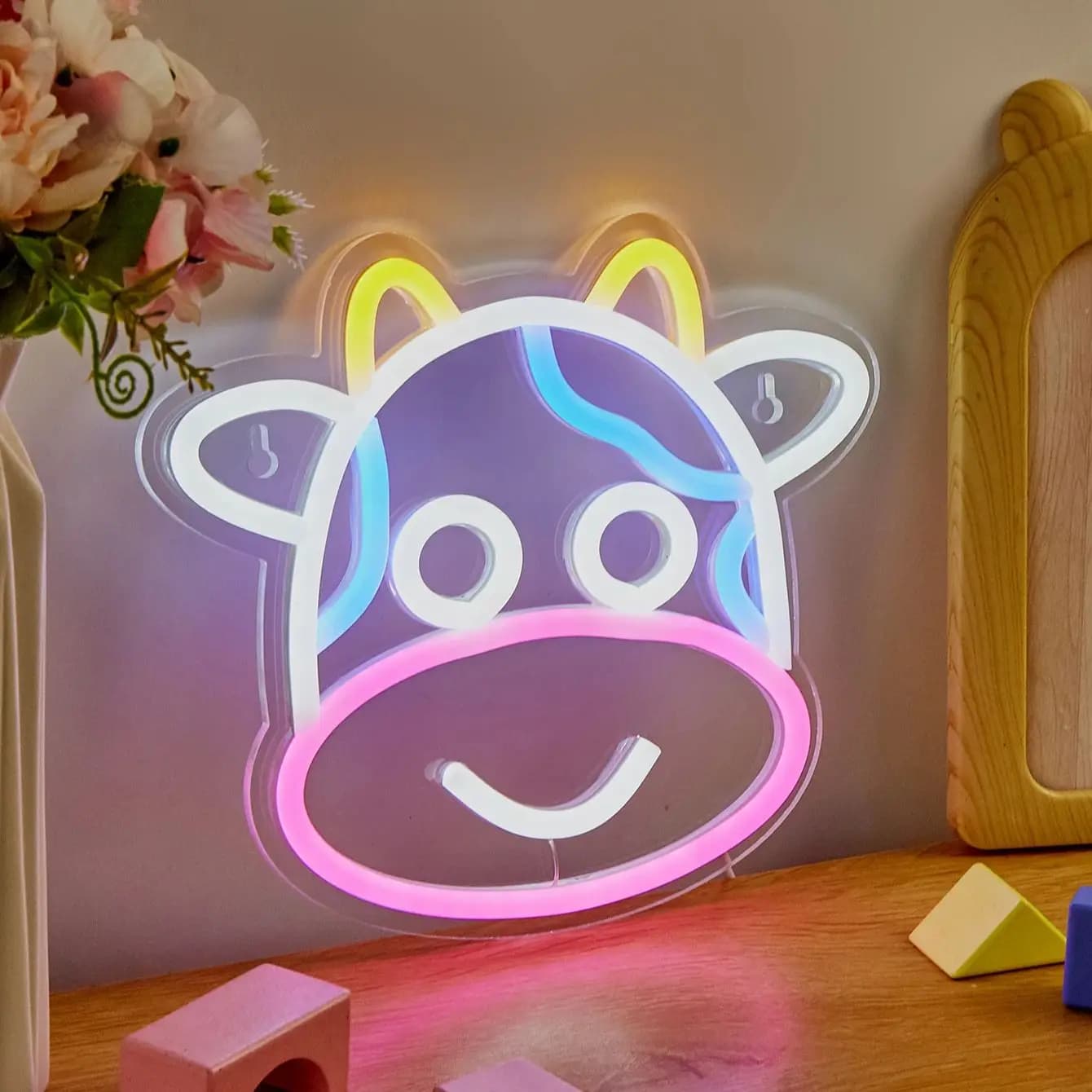 Chi-buy LED Neon Cartoon Cow Insegne al neon alimentate tramite USB Decor Lamp Signs Regalo di compleanno Wall Art per camera da letto Bar Negozio