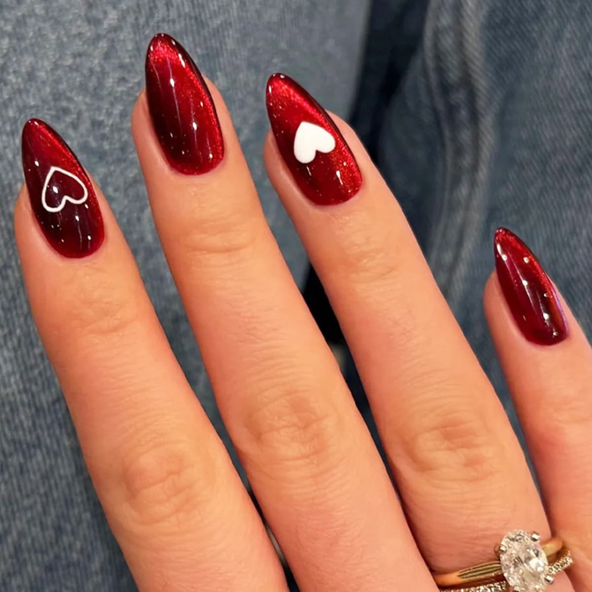 24 pieces/set medium fake nails for women and girls, design with red cat eyes, heart and bow for the new year, almond tips, fake nails pressure.