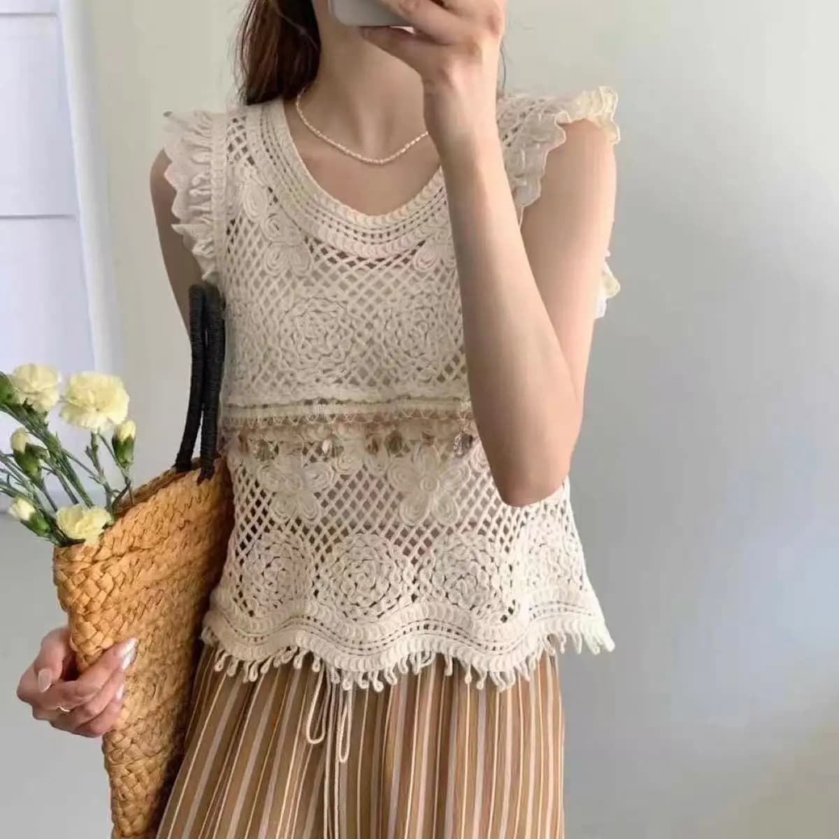 Top Senza Maniche da Donna in Maglia Traforata Stile Bohemien 2026, con Fiori all'Uncinetto e Nappe, Moda Vintage Estiva