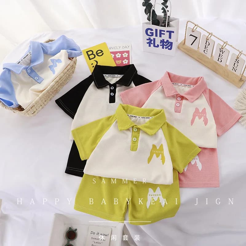 Set da 2 pezzi a maniche corte estive Set di magliette per ragazze e ragazzi Set di top e pantaloni alla moda per bambini Commercio all'ingrosso di abbigliamento per bambini