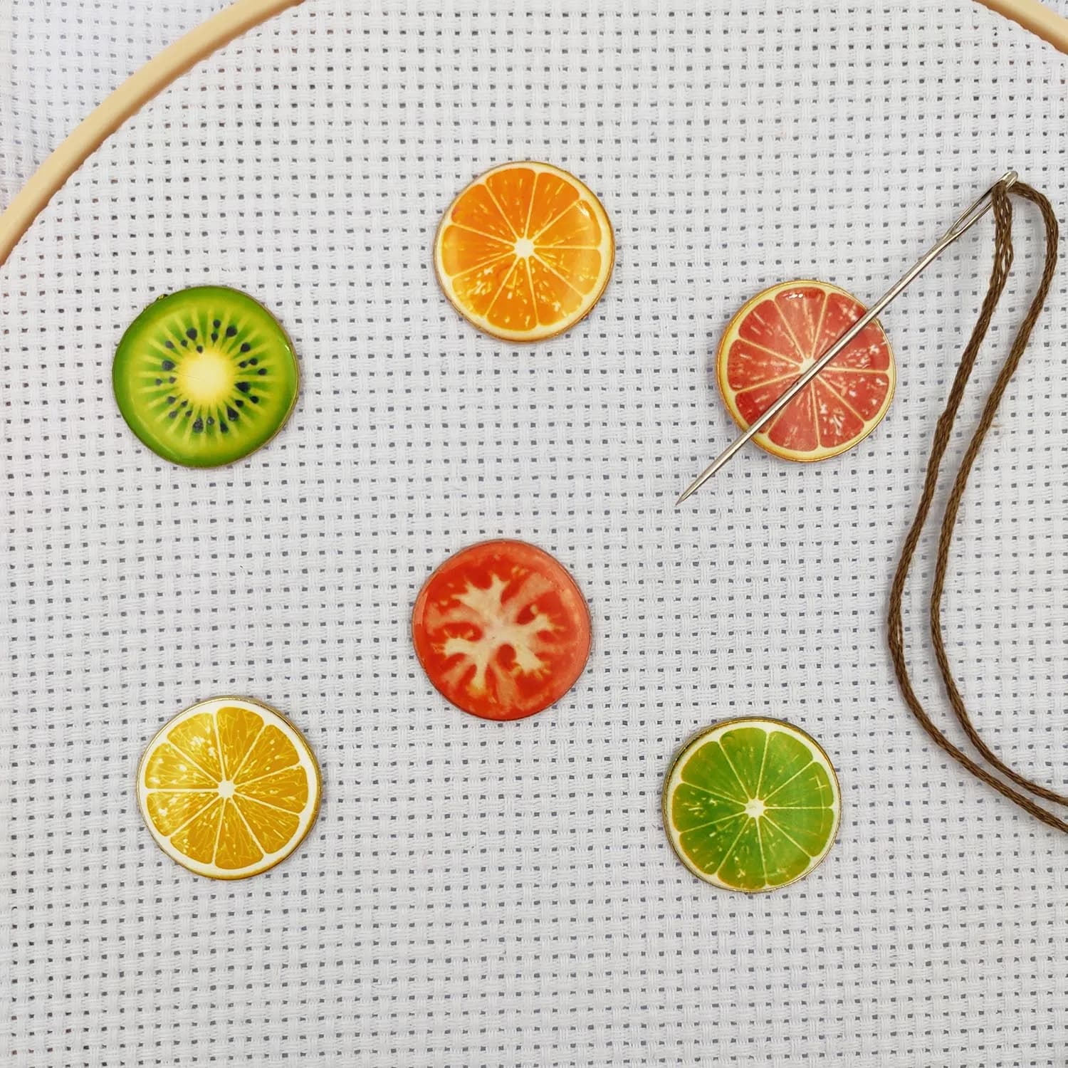 Fruit Needle Minder Magnetic Kawaii Needle Nanny, fornitura di ricamo, cuscino per perno strumento a punto croce per contenere aghi da cucito