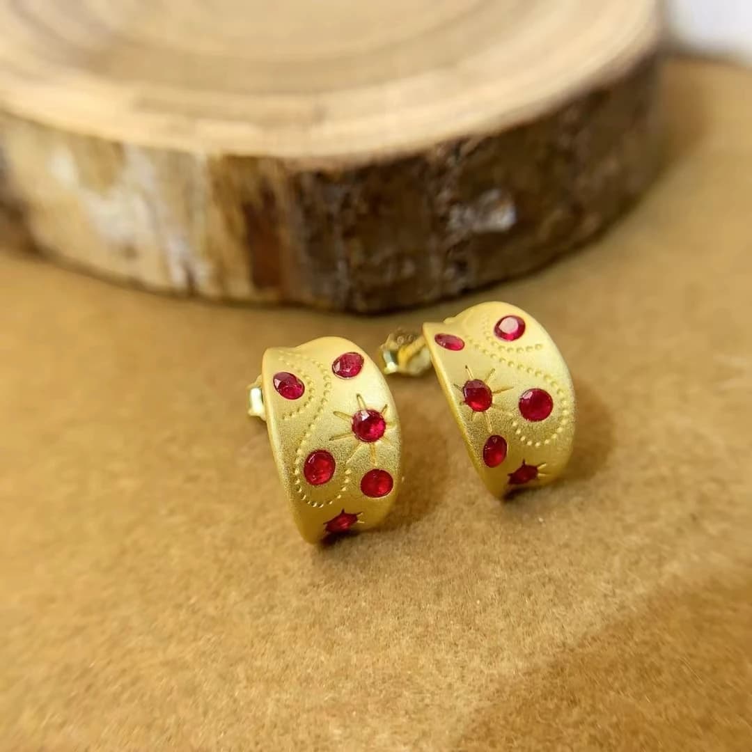 Totale 0,5 ct Orecchini con rubino naturale 2 mm Rubino Myanmar 925 Gioielli in argento Stile design Orecchini con pietre preziose in argento placcato oro 18 carati