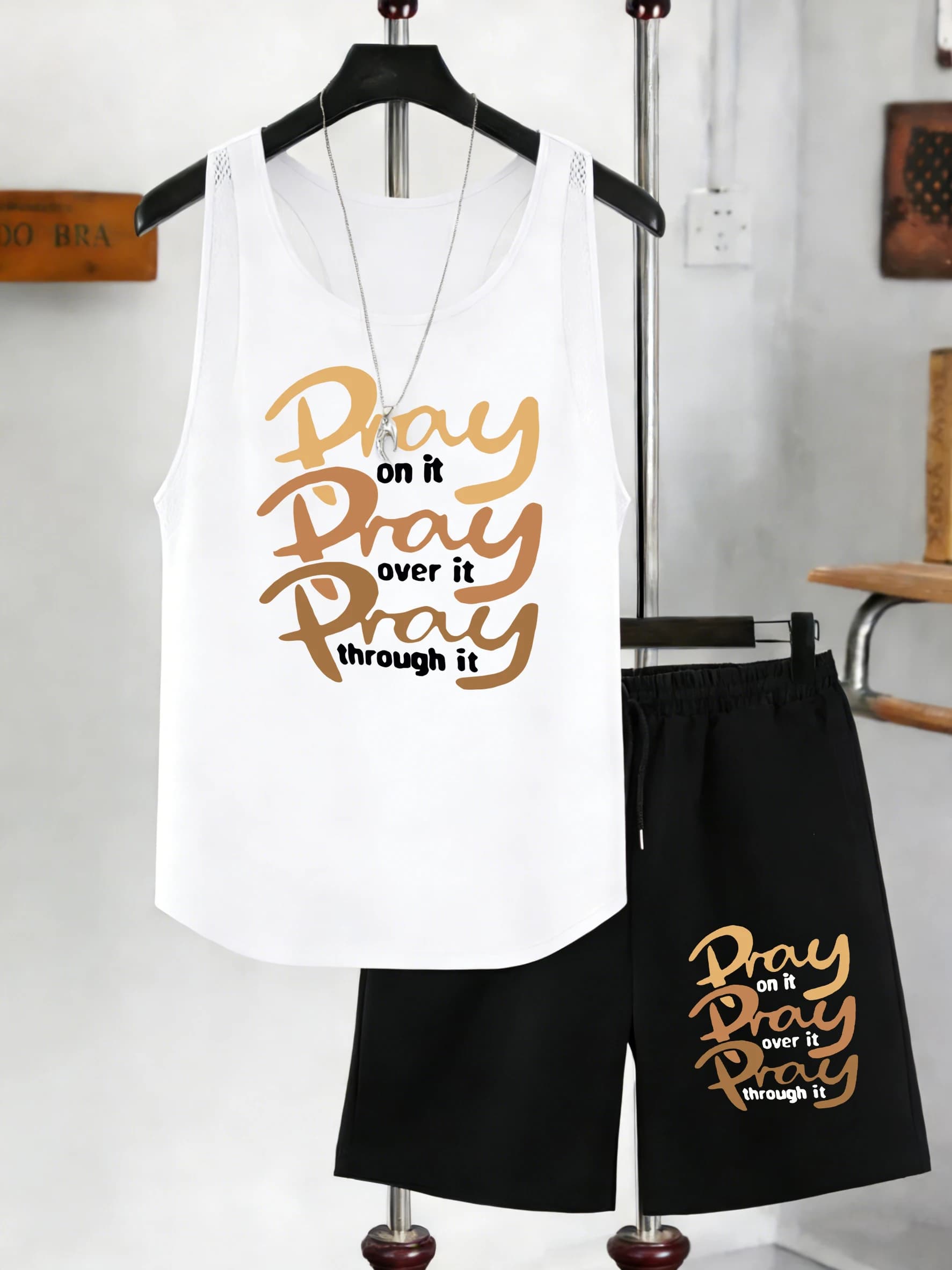Set di Canotte in Rete da Uomo 'Pray On It Over Through It' e Pantaloncini Neri Estivi a Gamba Larga con Coulisse e Tasche