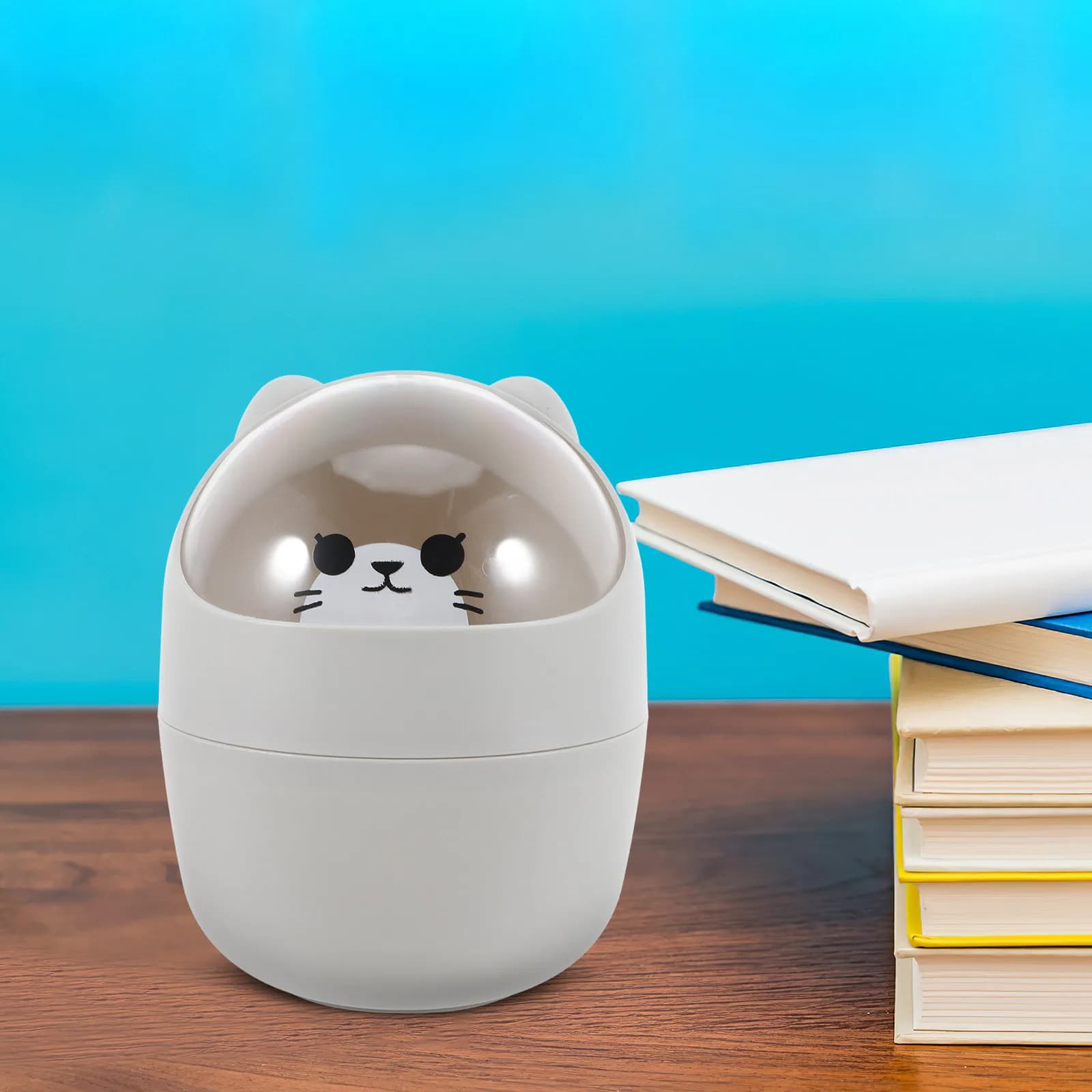 Bear Shaped Mini Garbage Can Flip Lid Compact Wastebasket for Desk Bathroom Kids Room Office Countertop Car Kawaii Small Trash