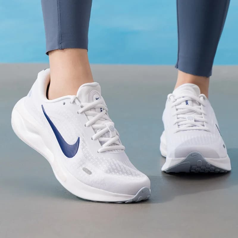 Scarpe da corsa su strada casual traspiranti Nike Journey Run da donna FJ7765-121