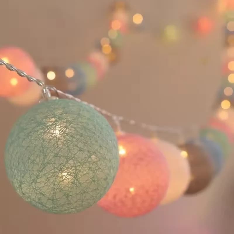 Luci a Stringa LED a Forma di Palline di Cotone, Ghirlanda Luminosa per Decorazione di Camera da Letto, Giardino, Matrimoni, Feste e Vacanze