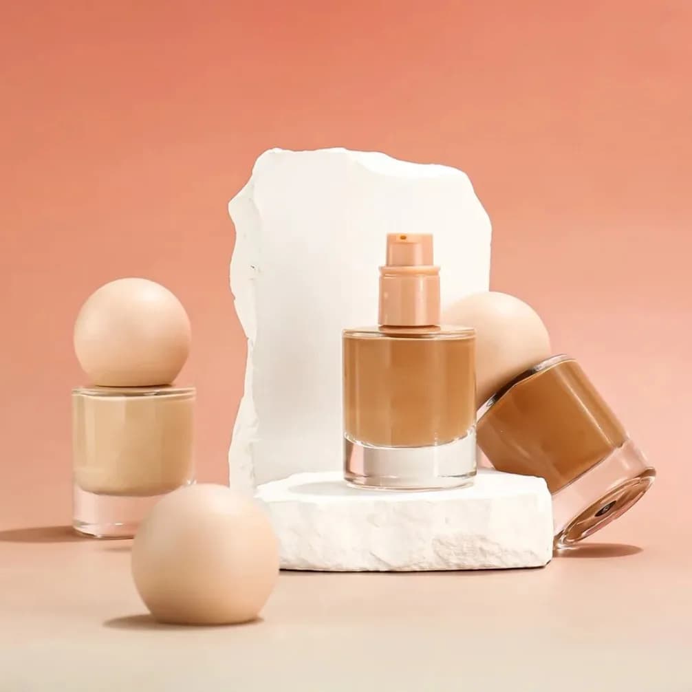 Fondotinta vegano da 30 ml per pelle secca grassa Logo personalizzato Etichetta privata Trucco Base liquida per bottiglia rotonda all'ingrosso