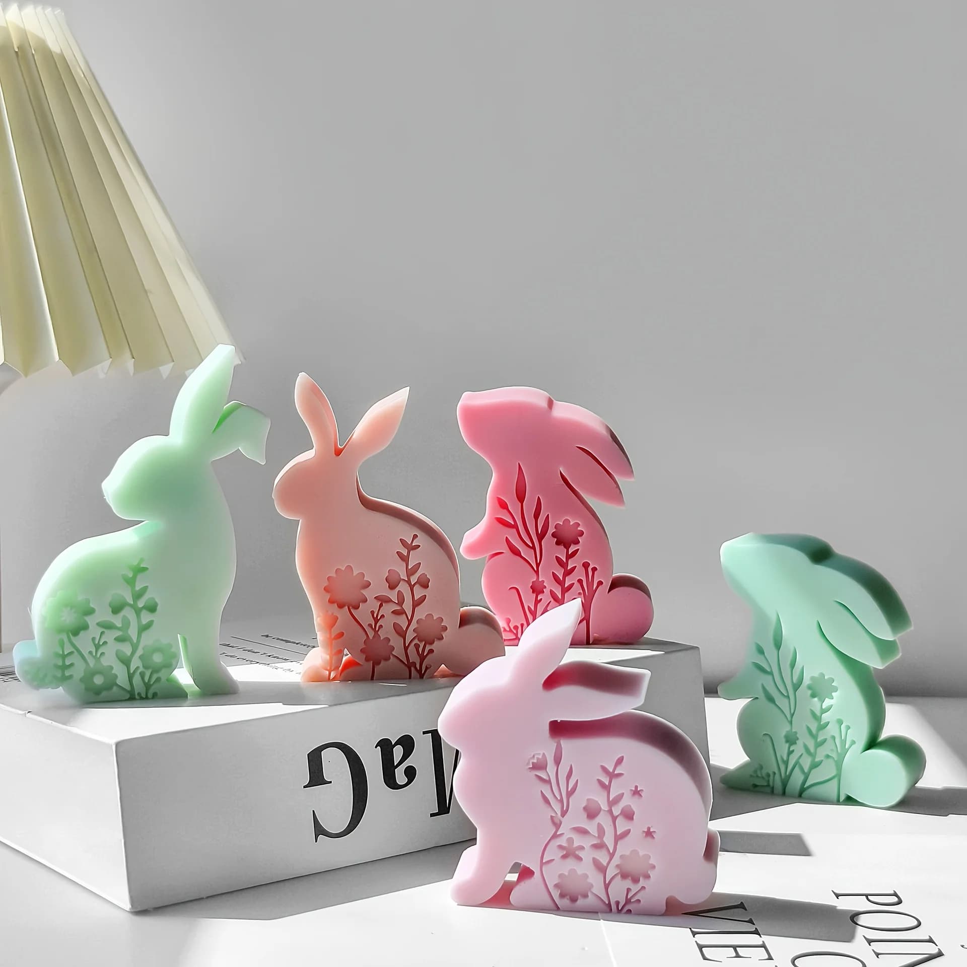 Set di 4 Stampi in Silicone per Resina, Motivi Pasquali con Fiori e Coniglietti in Rilievo, Stampi Decorativi per Candele