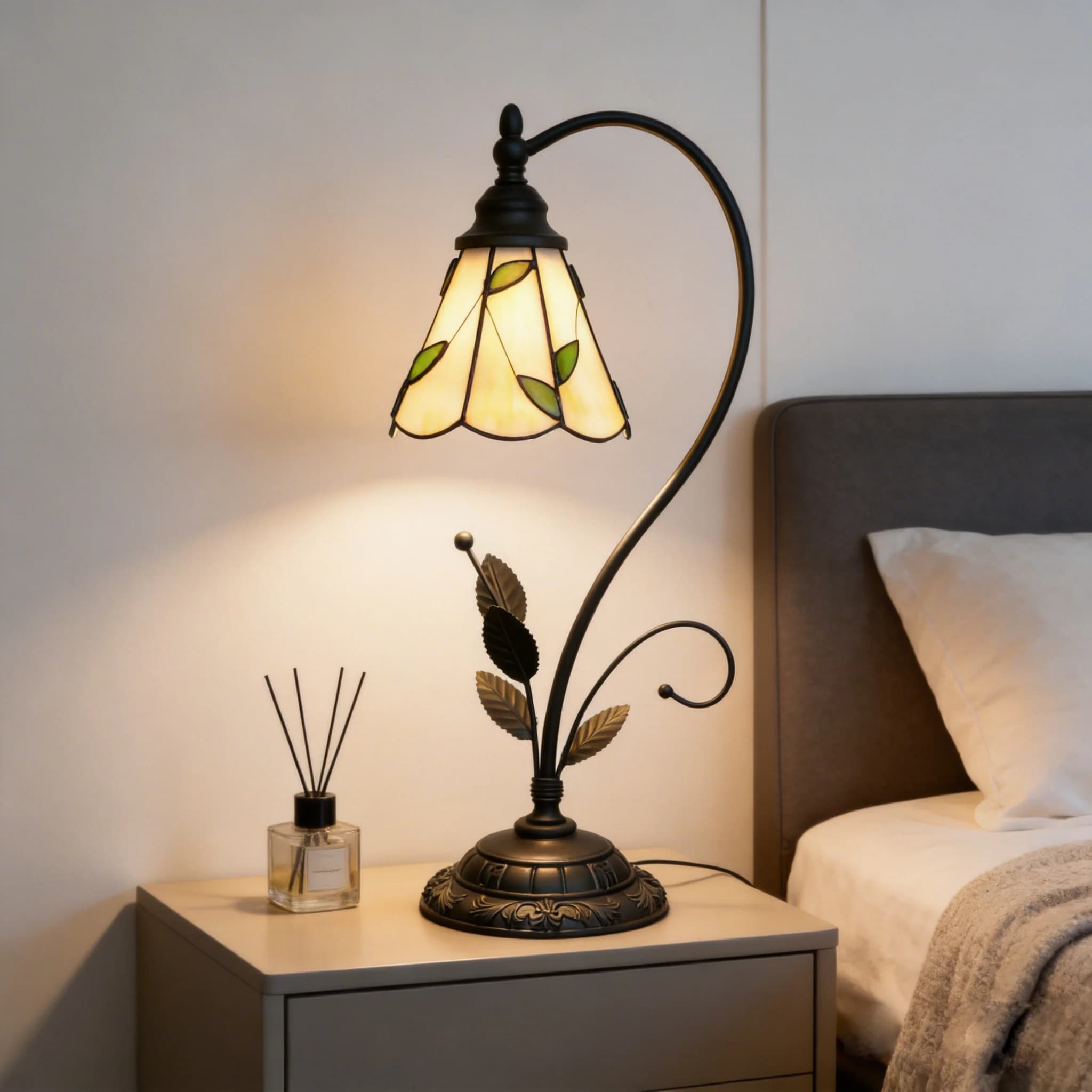 Modern Table Lamp warm leaf Stained Glass Lamp Tiffany Style S Leaves Vintage Desk Light for Bedside Living Room Office