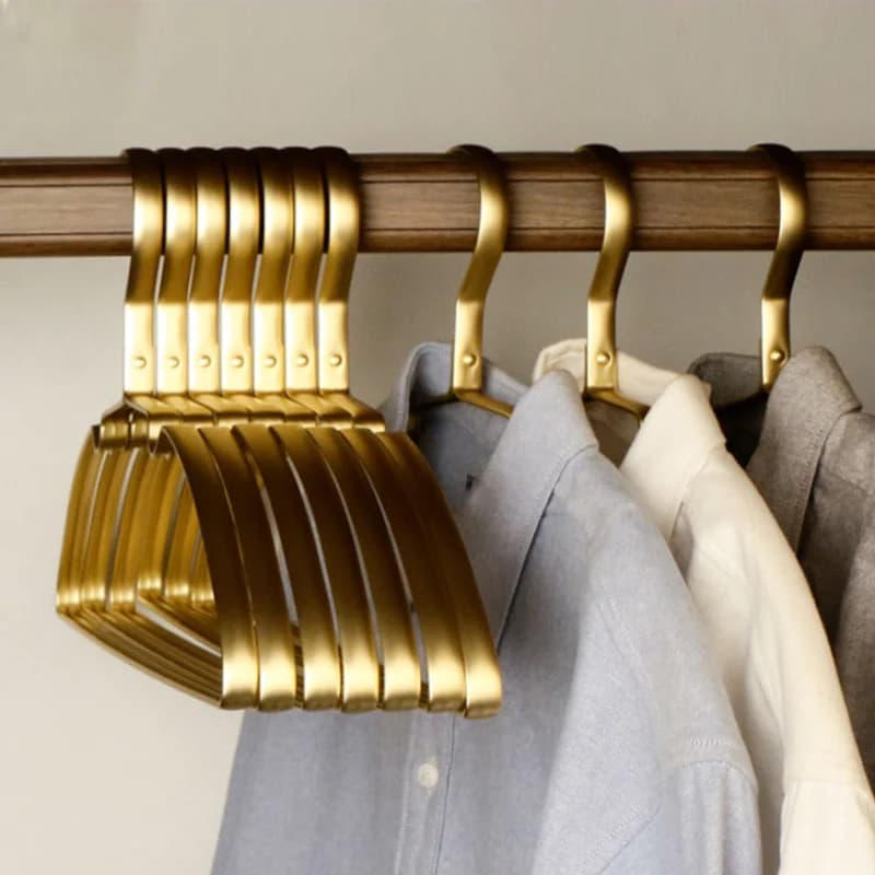 5 thickened metal hangers and large semi-round shaped hangers for drying the laundry, organizer to store the closet