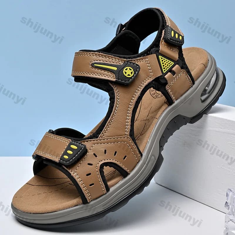 Scarpe estive da uomo 2025 Nuovi sandali da spiaggia all'aperto estivi Comodi sandali sportivi antiscivolo con aumento di altezza Sandali da uomo di grandi dimensioni
