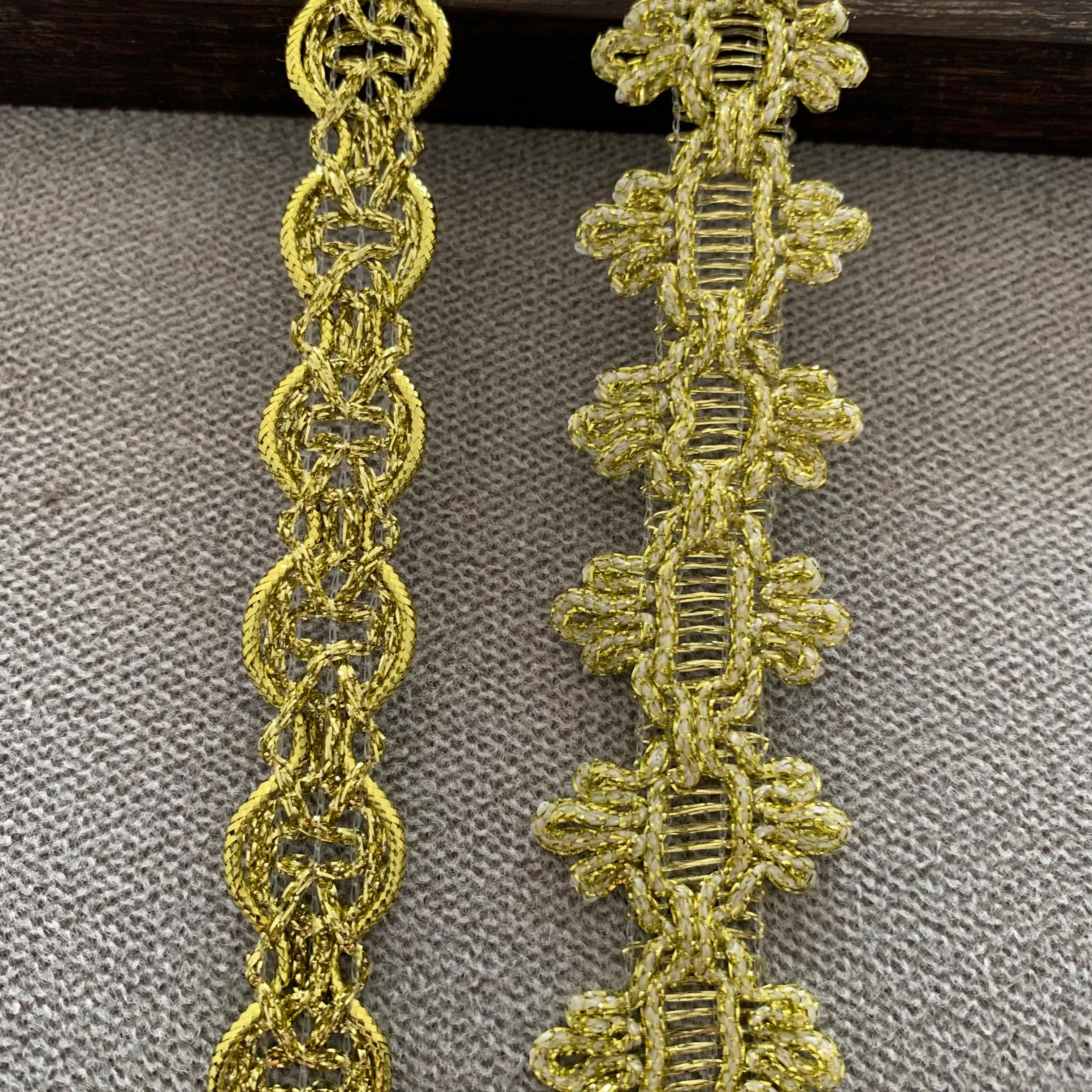 Nastri decorativi in pizzo oro chiaro da 5 m/16,4 piedi, con bordo intrecciato a centopiede, per decorazioni festive, fai da te, cucito e artigianato.
