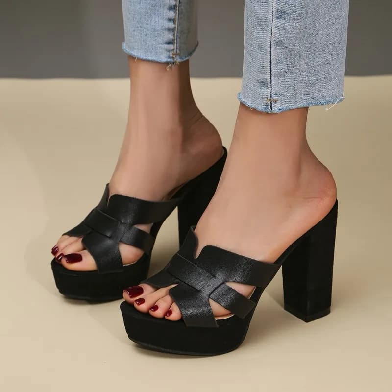 Nuove Scarpe Estive 2025 da Donna con Tacco Alto e Plateau, Design Versatile in Materiale Neutro e Punta Rotonda