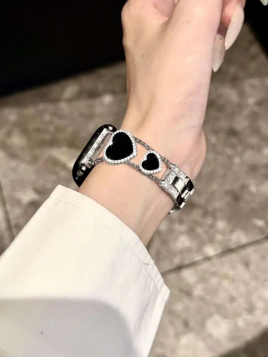 1pc Women's Gold Metal Rhinestone Heart-Shaped Apple Watch Band, For Apple Watch Ultra2/Ultra/SE/Series 10/9/8/7/6/5/4/3/2/1,