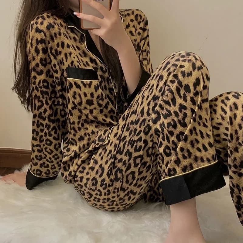Pigiama primaverile e autunnale tailandese Set da donna alla moda con stampa leopardata a maniche lunghe Pigiama da donna Abbigliamento da casa di lusso