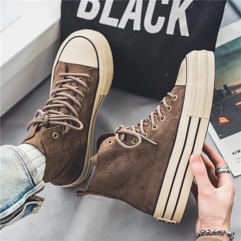 2024 Nuovo taglio alto suola spessa versatile moda alla moda casual sport scarpe da tavolo di nicchia scarpe di stoffa da coppia