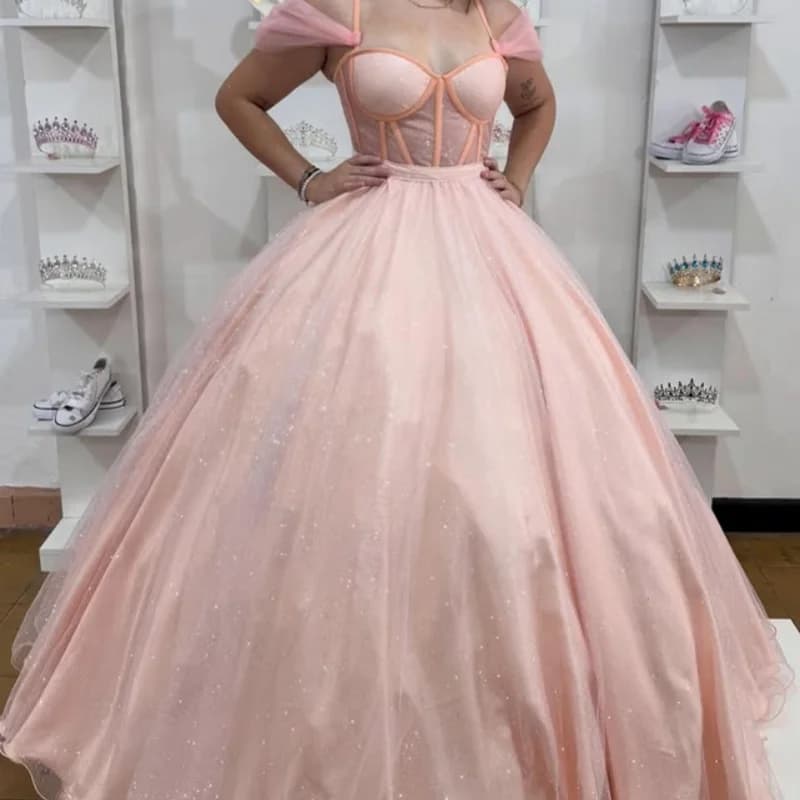 Abito Quinceanera rosa chiaro lucido Decalcomania con glitter di cristallo con spalle scoperte Coda lunga Abiti da 15 Quinceanera Personalizza
