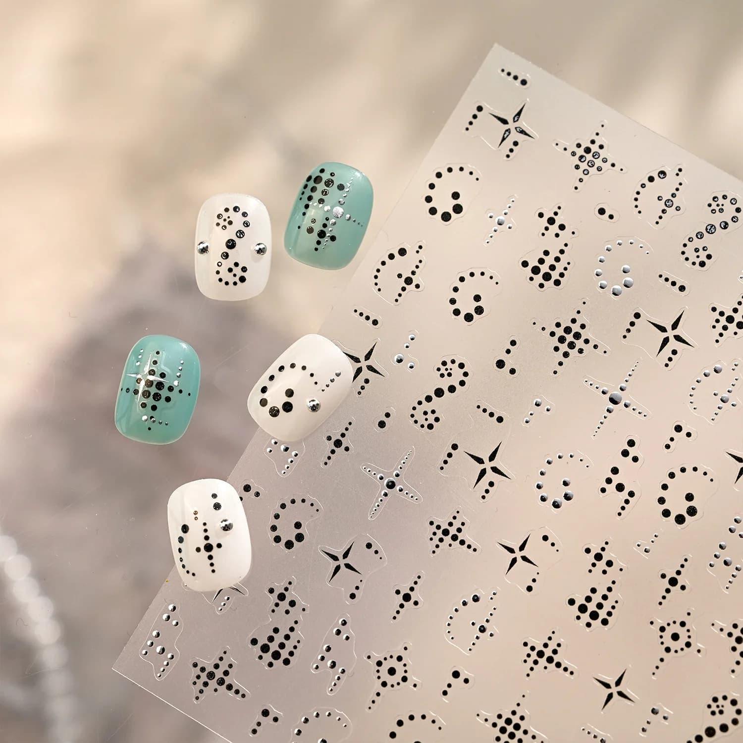 Adesivi Decorativi 3D per Unghie con Puntini e Stelle Neri e Argento, Eleganti Decorazioni Rotonde per Manicure, Vendita all'Ingrosso