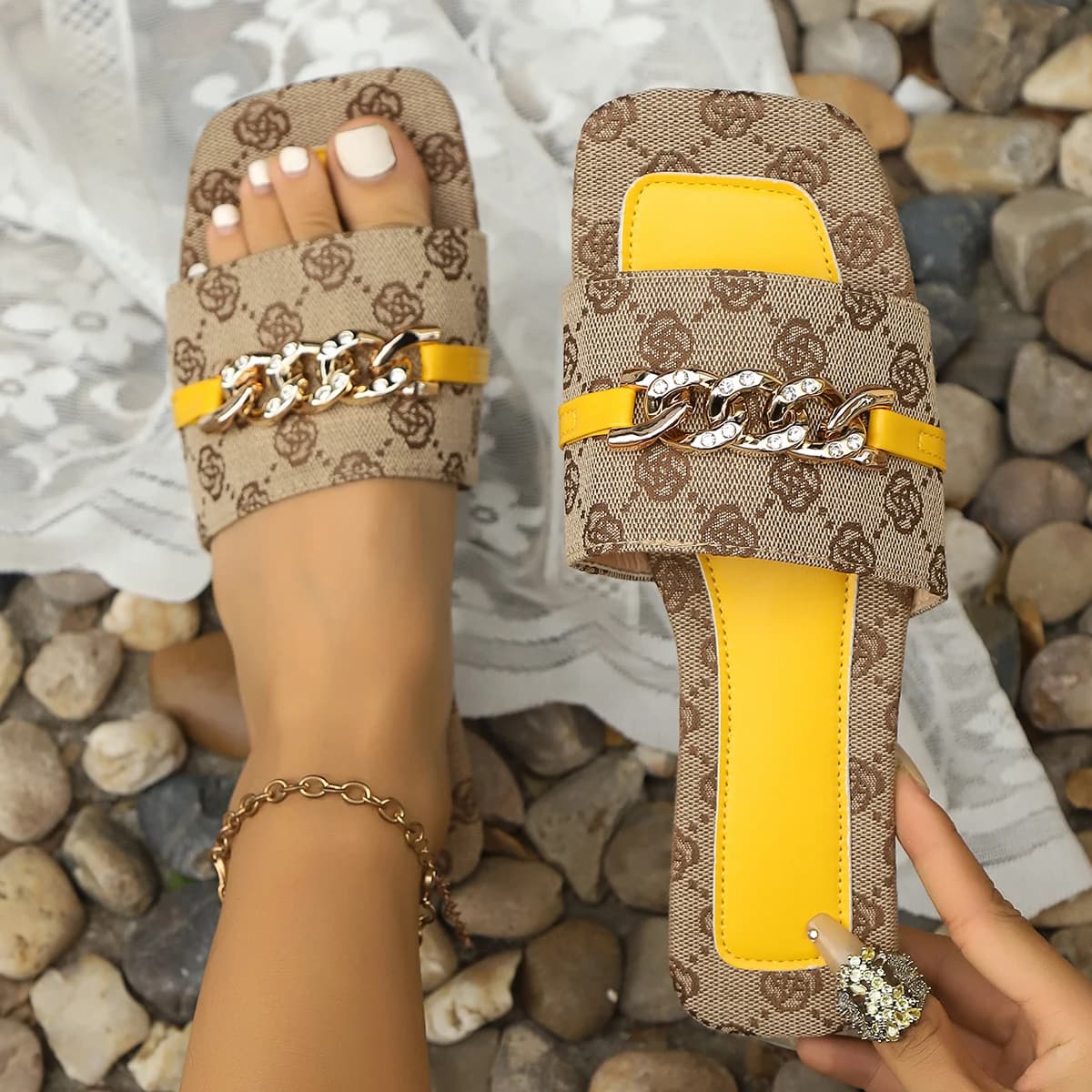 Women Slippers 2026 New Summer Flat Luxury Sandals Outdoor Beach Shoes Trend Brand Designer Women Slippers Big Size Slides Women