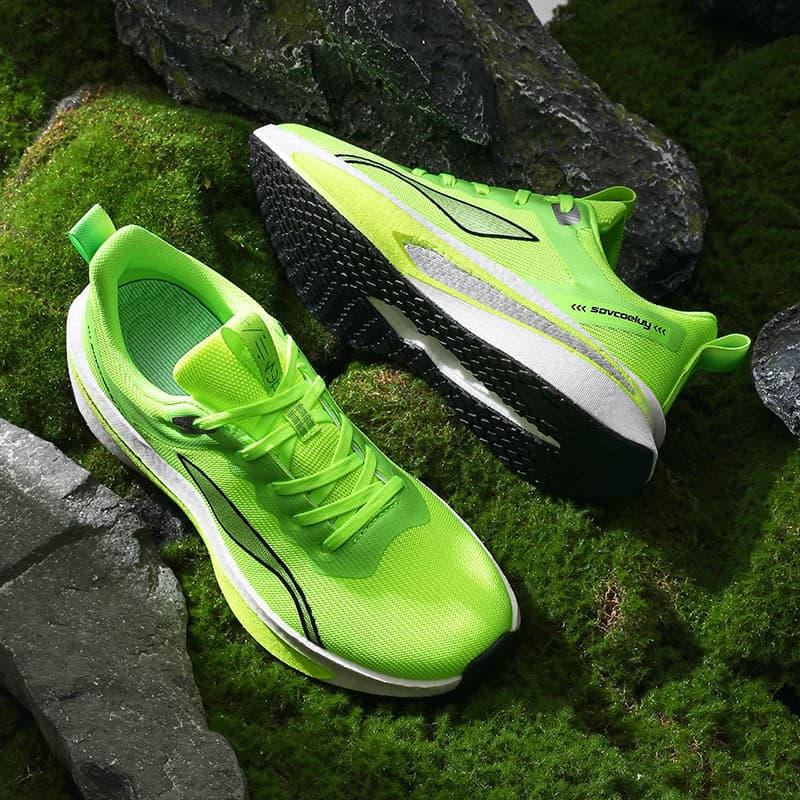 Scarpe da Corsa Leggere e Versatili per Uomo con Tecnologia Ammortizzante e Piastra in Carbonio, Unisex per Competizioni