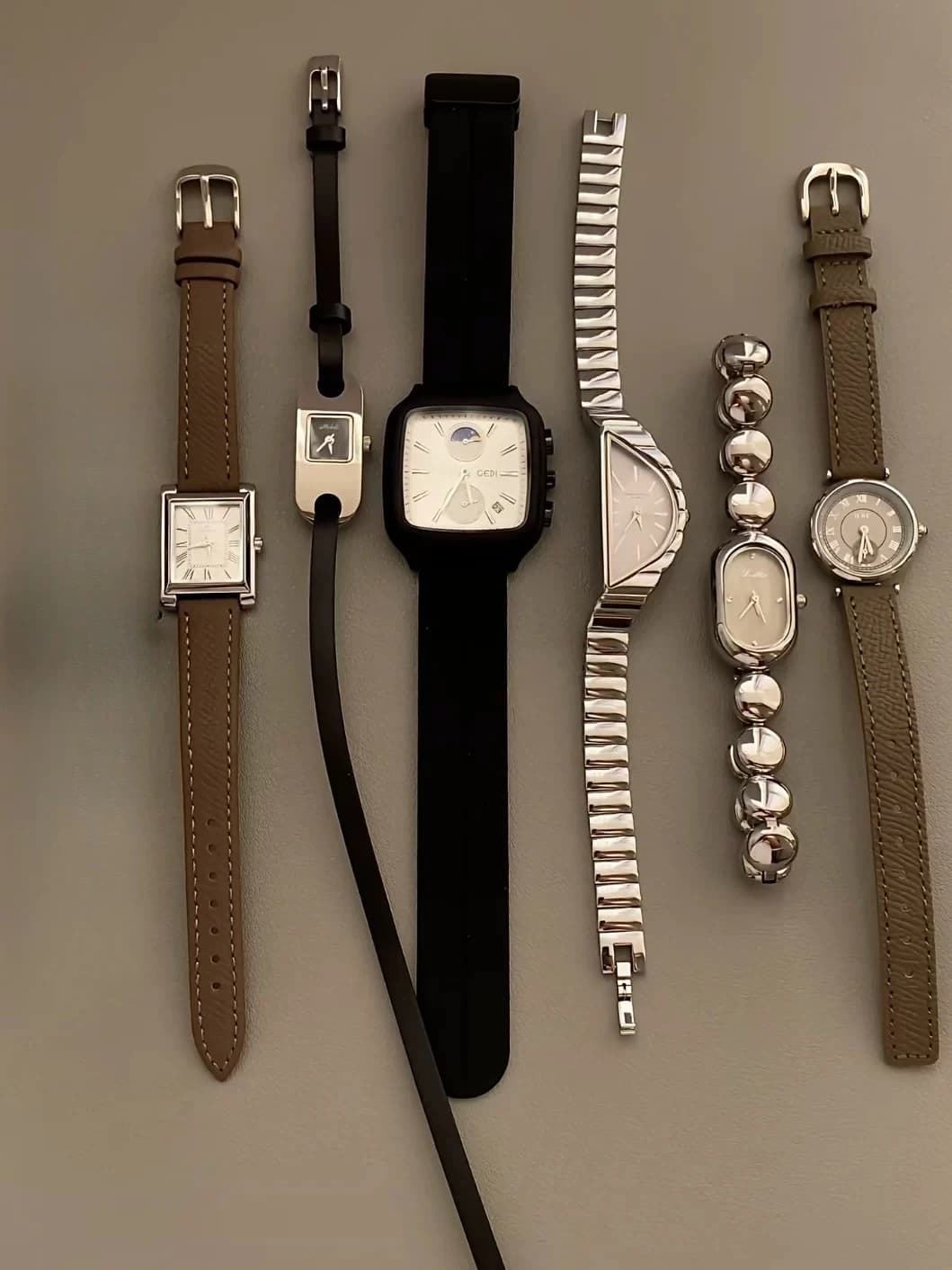 2026 Niche Design Women’s Quartz Watch Trend Simple Elegant Personality Women’s Watch Temperament Versatile Watch Birthday Gift
