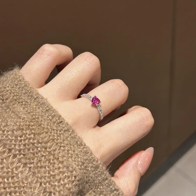 925 sterling silver rings with diamonds carved full of exquisite heart-shaped rubies for women Lightweight luxury suitable for everyday jewelry gifts