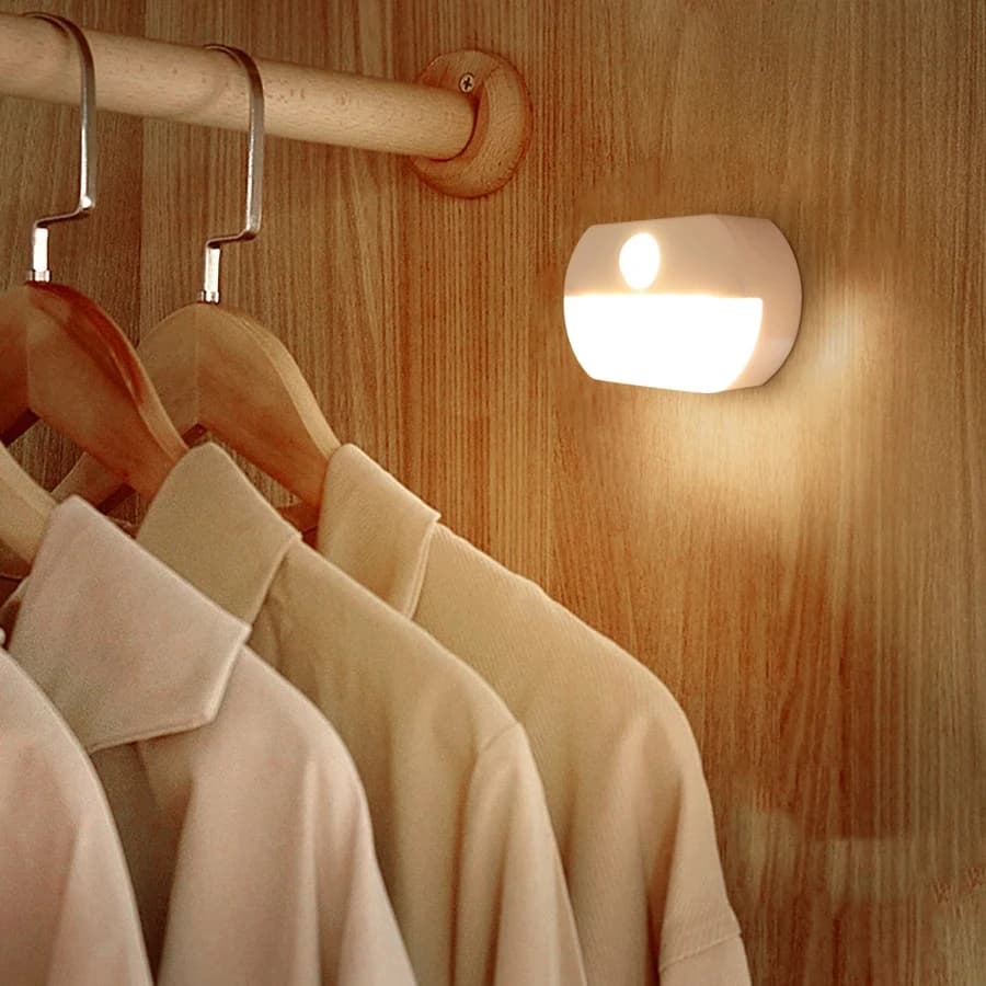 Luce per armadio alimentata a batteria a secco con sensore di movimento PIR Lampada notturna ON/OFF automatica per cucina, armadio, armadio, armadio, scala