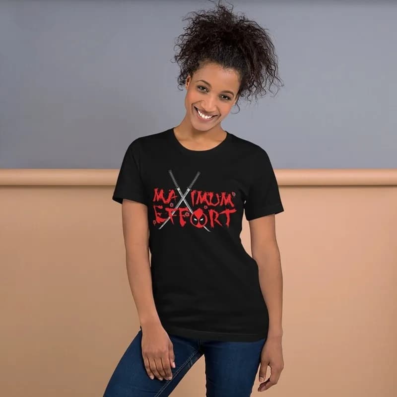 Maximum Effort - Marvel - Deadpool - Supereroe - Magliette a tema pop culture - Magliette grafiche - Magliette divertenti