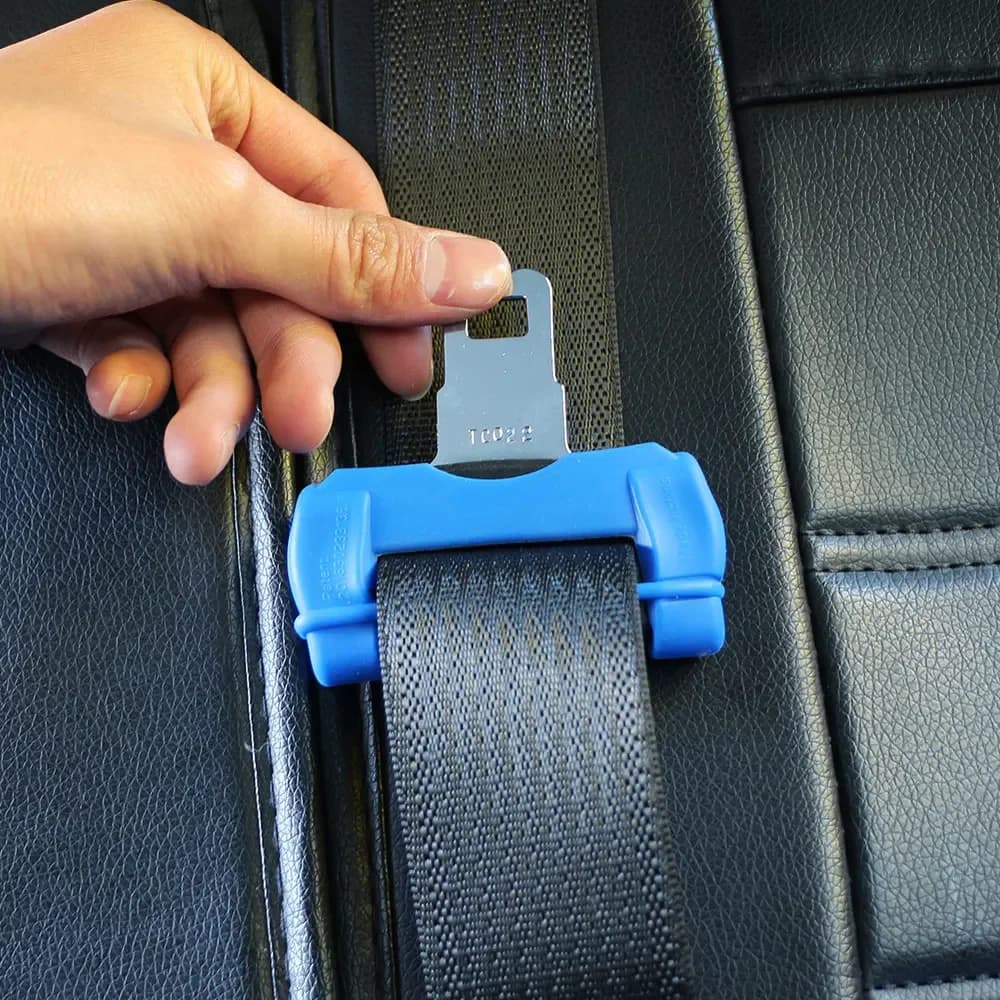 Universal safety belt buckle for car safety belt Anti-scratch protection Safety accessories Silicone inner button case for safety belt
