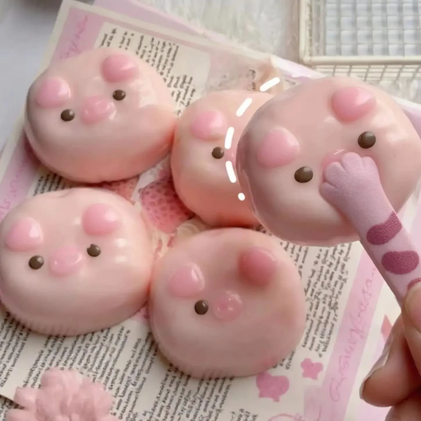 Simpatico Maialino Rosa Squishy Antistress a Lenta Risalita, Giocattolo Sensoriale Appiccicoso per Alleviare lo Stress, Ansia e Autismo, per Bambini e Adulti