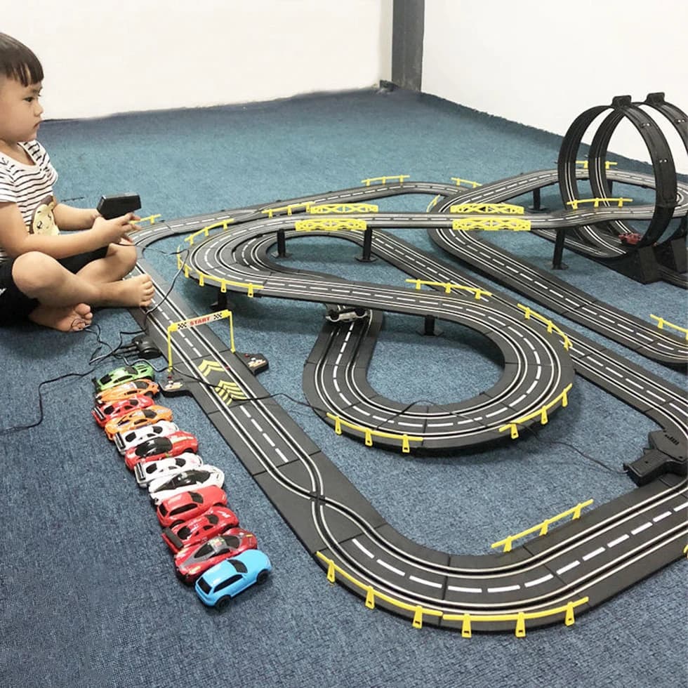 Auto da Corsa Telecomandata 1/43 con Doppia Pista, Trazione Integrale, Auto Elettrica Scorrevole, Giocattolo per Bambini e Ragazzi, Regalo
