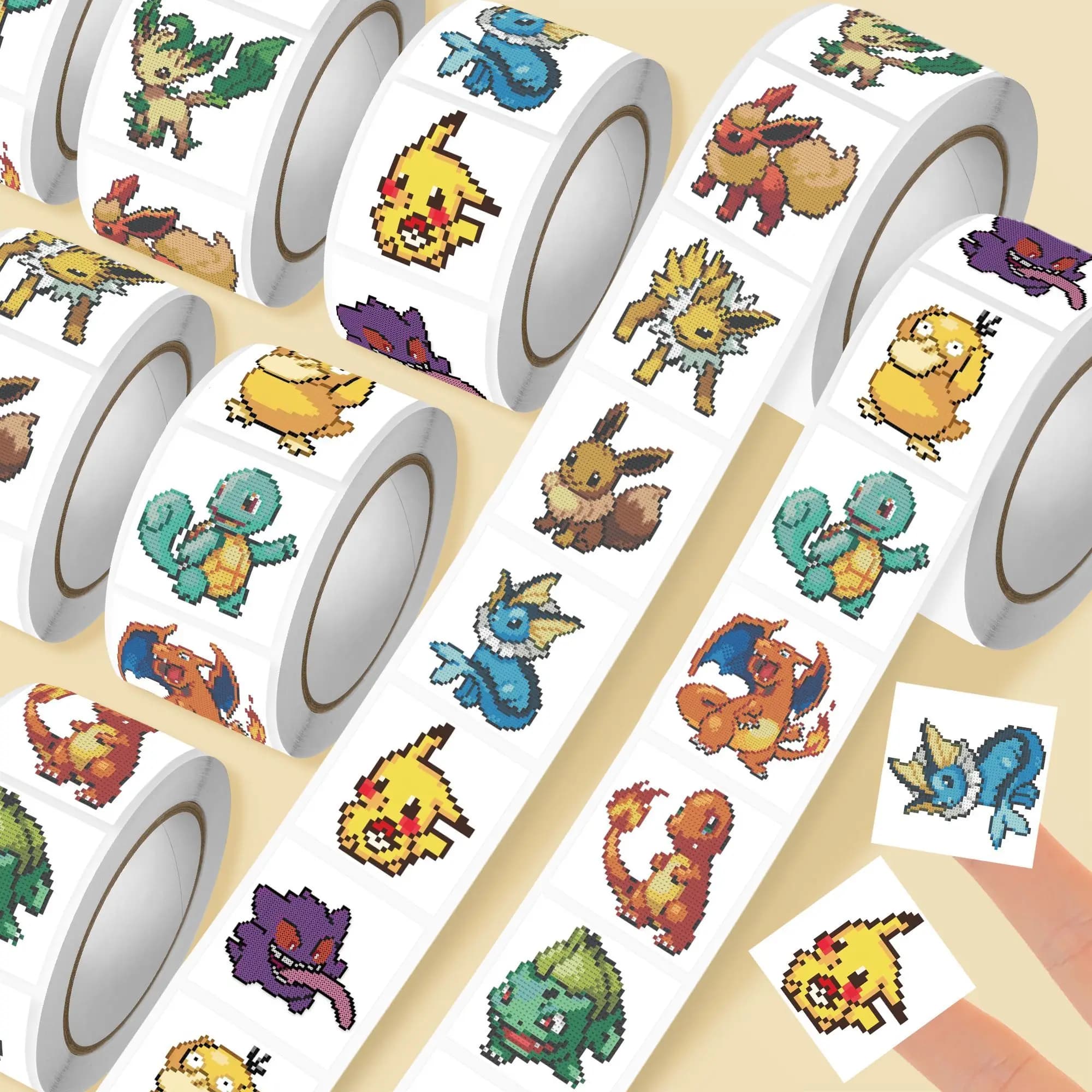 500 Pezzi/Rotolo Adesivi Sigillanti Carini Pixel Pokemon Pikachu Cartone Animato Anime, Decorazioni Fai-da-Te per Laptop, Sticker, Regali e Giocattoli