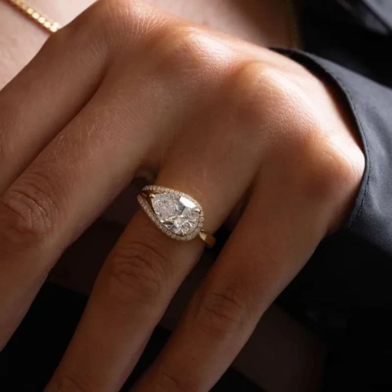 Fashion light luxury egg-shaped zircon hollow ring, women's engagement ring, daily versatile commuter jewelry