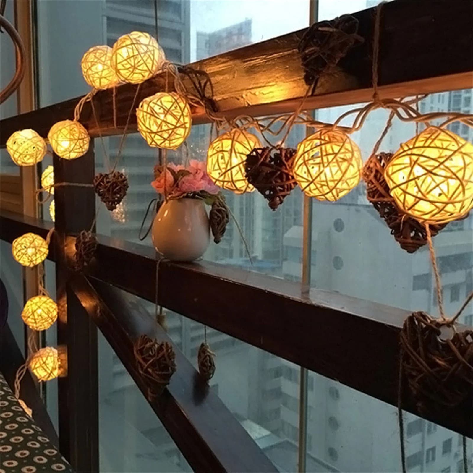 Catena di luci LED a batteria AA con 20 LED, decorazione natalizia, per matrimoni e feste, a sfera in rattan, luce bianca calda.