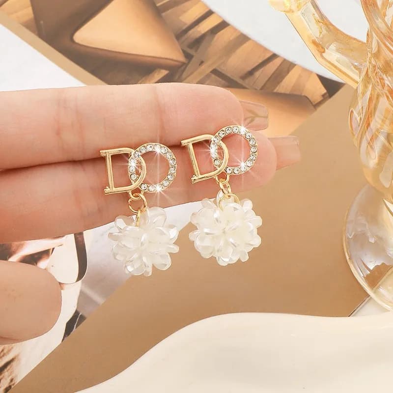 2 orecchini di lusso leggero, di nicchia, con design a sfera ricamato con lettere e diamanti, squisiti, di alta gamma, per uso quotidiano, Collana in argento con zirconi, Catena minimalista per clavicola, Gioielli eleganti da donna, Collane alla moda per feste