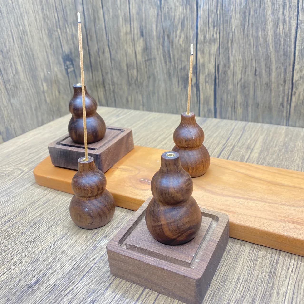 Engraved Wooden Car Air Vent Diffuser Long-Lasting Essential Oil Car Fragrance Ornament Walnut Diffuser Essential Oil Bottles