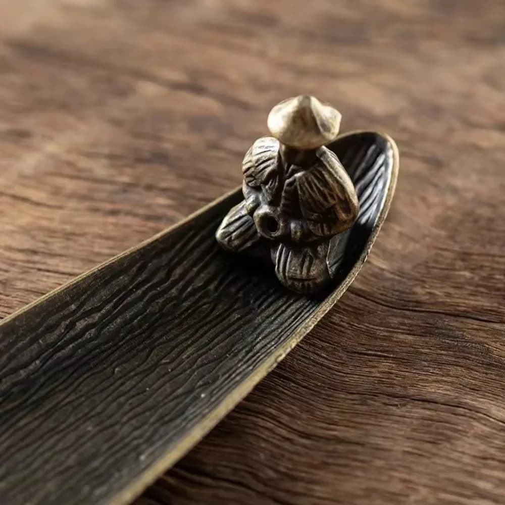 Bruciatore di incenso in metallo a forma di barca, eleganza classica, porta bastoncini di incenso in stile antico, bruciatore per aromaterapia.