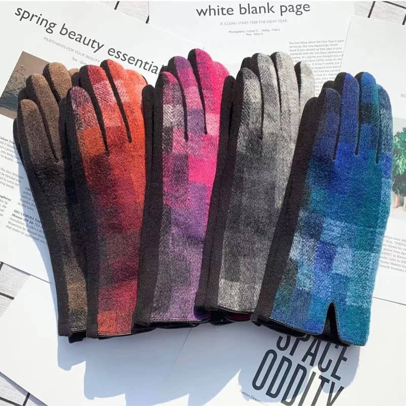 Lady Fashion Gradual Change Gloves for Hot Hands Winter Outdoor Cycling Drive Gloves for Full Fingers Touch Screen for Women