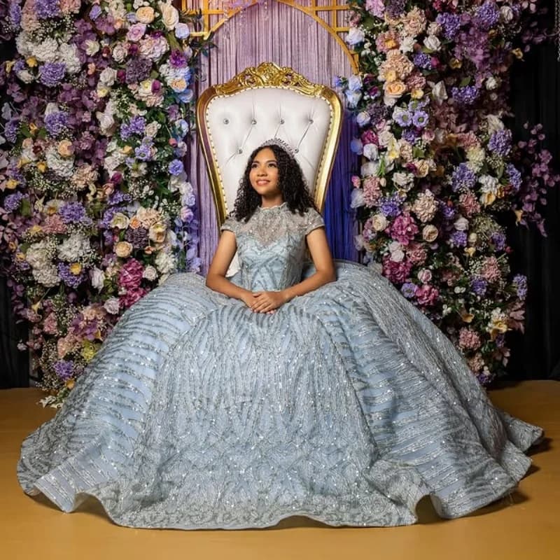 Abito Quinceanera blu cielo lucido personalizzato con spalle scoperte Tull applique perline cristallo Coda lunga abiti da 15 Quinceanera