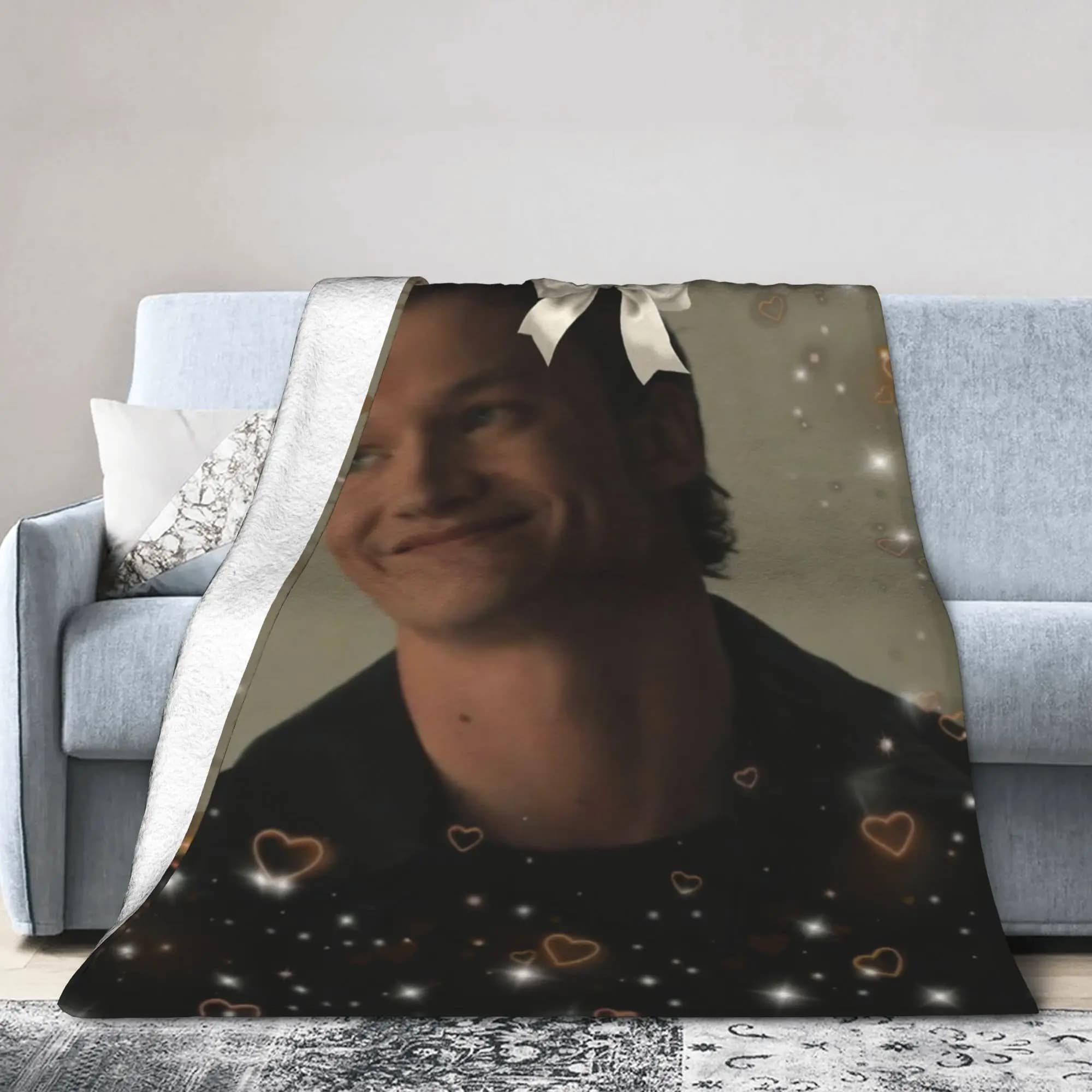 Coperta in pile corallo con icona di Ilya Rozanov, motivo Heated Rivalry, in ciniglia, calda e traspirante, ideale per ufficio e letto