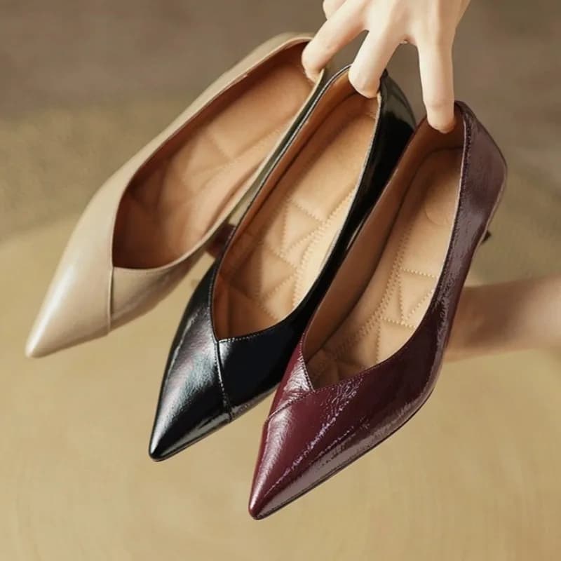 Scarpe singole slip-on in pelle verniciata Autunno Nuovo punta a punta Bocca poco profonda Suola morbida Scarpe a spillo resistenti all'usura antiscivolo