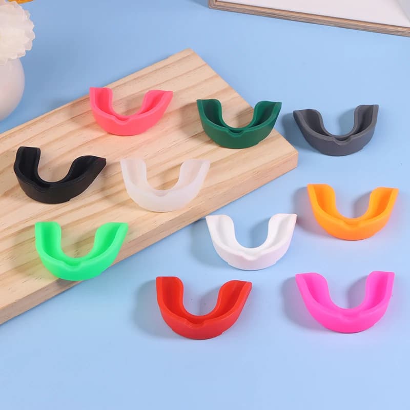Protezione per denti in silicone Vassoio per paradenti per sonno notturno per rugby Karate Bruxismo Protezione per boxe Sanda Training Protezioni dentali