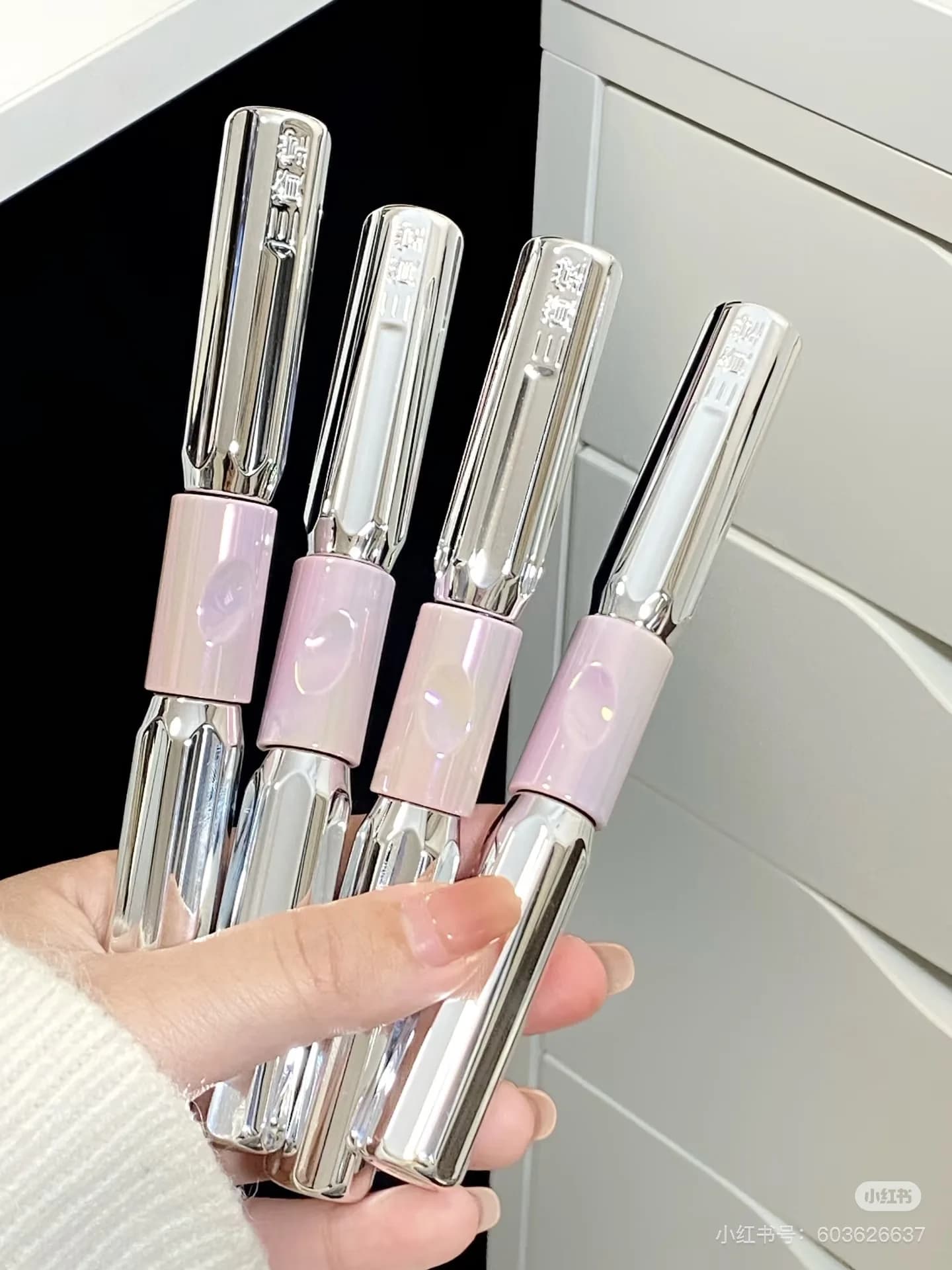 Sanzitang Barbell Mascara a doppia testa Impermeabile Allungamento Arricciatura Ciglia spesse