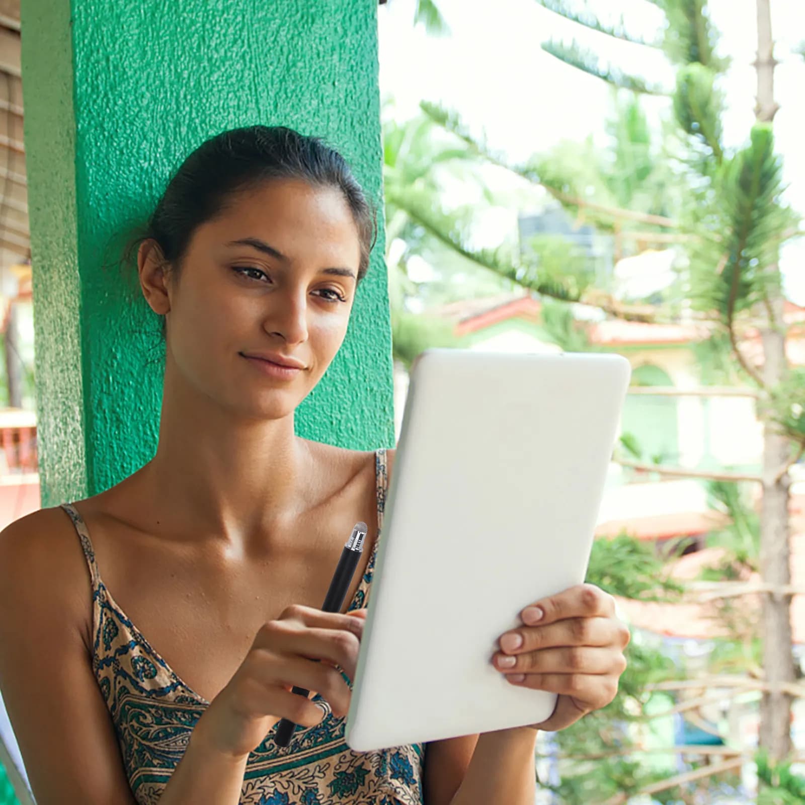 Penna Stilo Capacitiva Multifunzione 2 in 1 con Punta Fine, Universale per Tablet e Smartphone, Ideale per Disegno