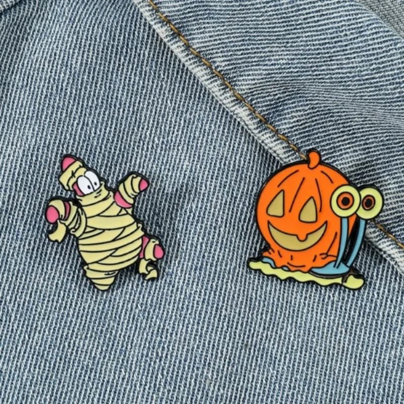 2pcs/set SpongeBob SquarePants Snail Enamel Creative Halloween Skull Pumpkin Donut Brooch Anime Badges Lapel Gift for Friends