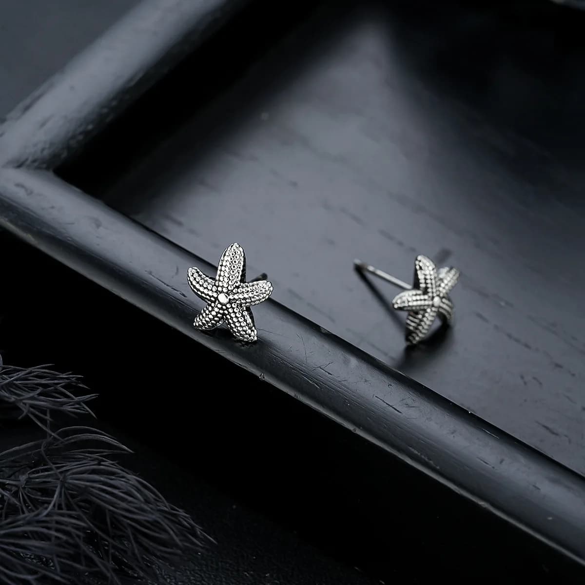 One pair, starfish stud earrings, unisex, hip-hop punk style, low sensitivity and easy to wear, versatile for travel parties, gift giving