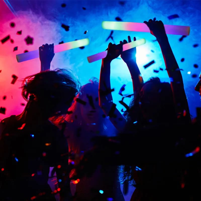 15/30 Pezzi Bastoncini Luminosi LED Colorati RGB, Tubi Luminosi in Schiuma per Feste di Natale, Compleanni, Matrimoni