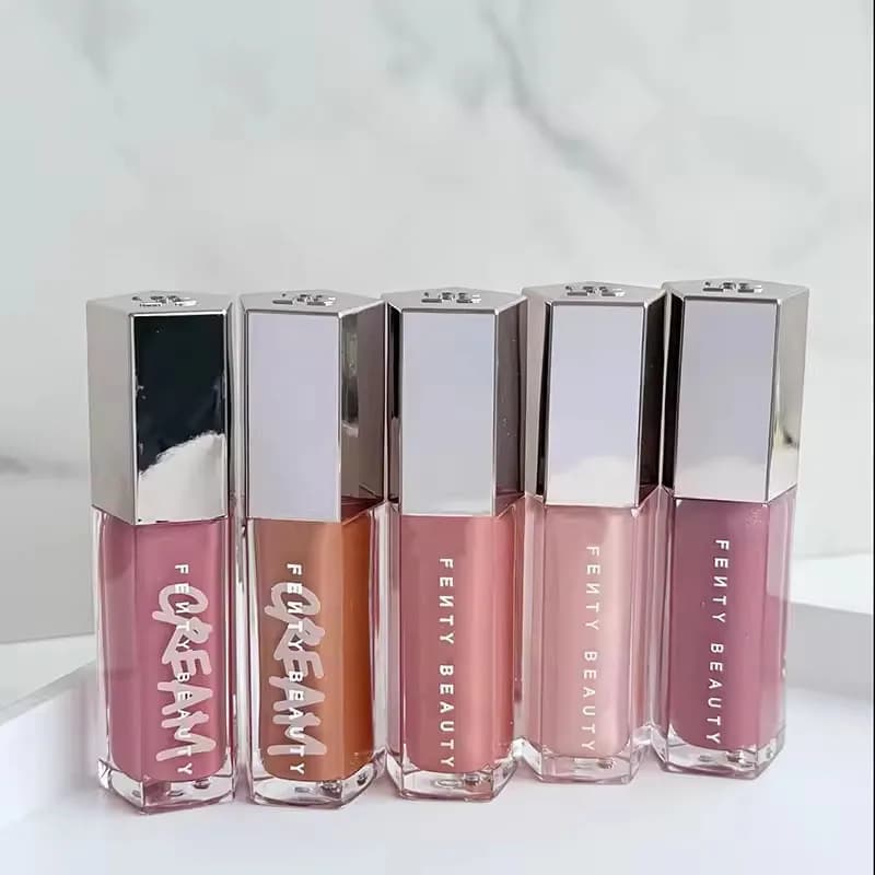 Rossetto Lucido Effetto Specchio Fenty Beauty in 9 Colori di Tendenza, Idratante e Volumizzante, Tinta Labbra Sexy per un Trucco Accattivante
